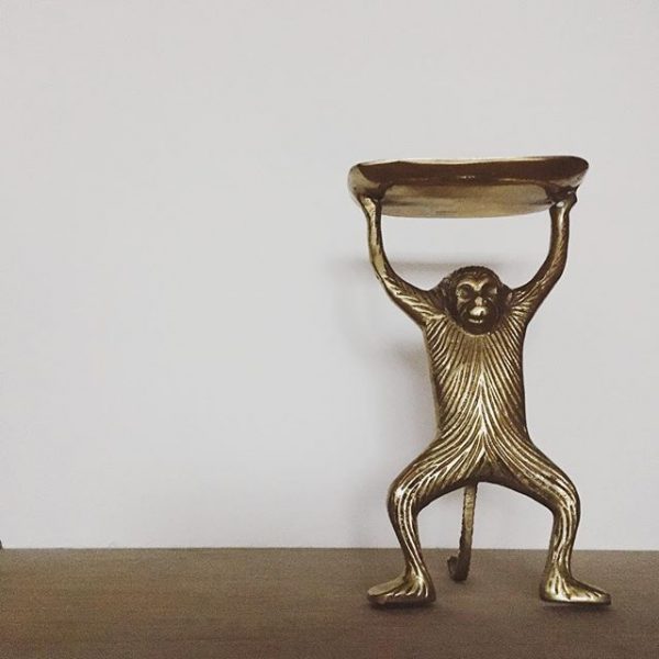 猿の置物で運気アップの風水インテリア