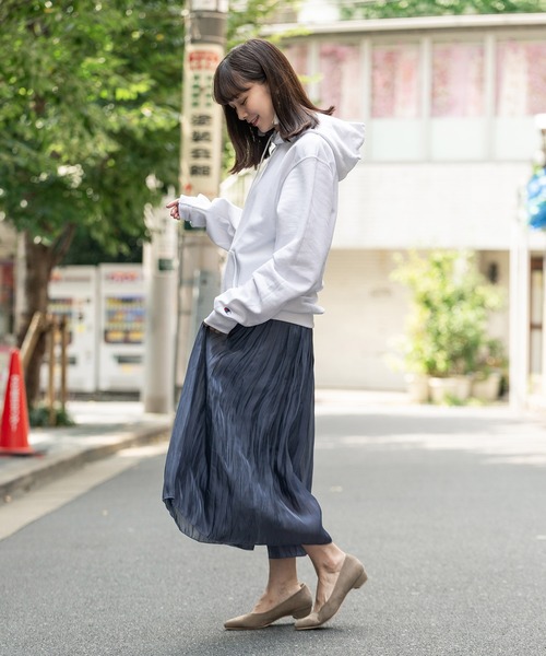 白パーカーのコーデ選 21最新 おしゃれ上級者な大人の着こなしは Folk