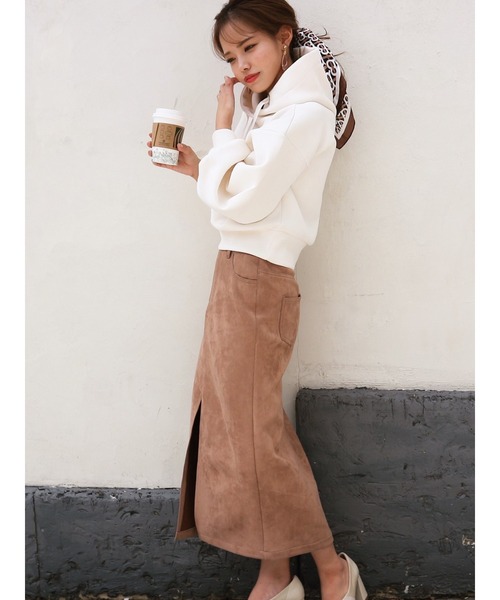 白パーカーのコーデ選 21最新 おしゃれ上級者な大人の着こなしは Folk