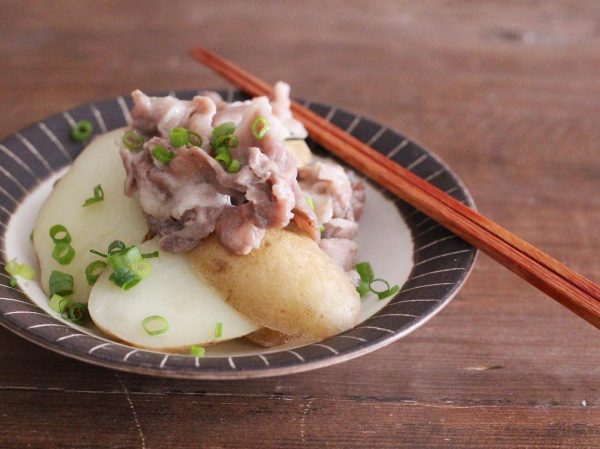 献立のメインおかずに！豚肉の塩旨レンジ蒸し