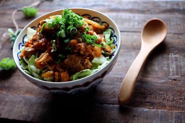 ランチタイムに！鶏肉とキムチチーズ丼