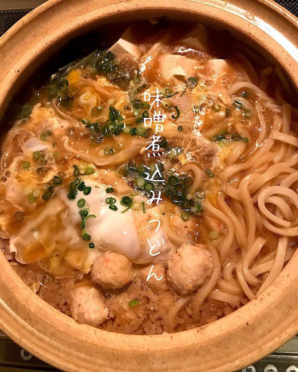 人気鍋料理レシピの味噌煮込みうどん