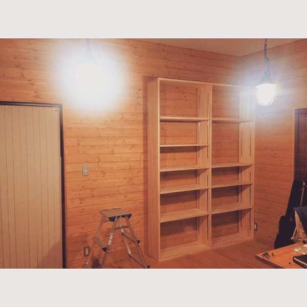 壁面を利用した手作り本棚