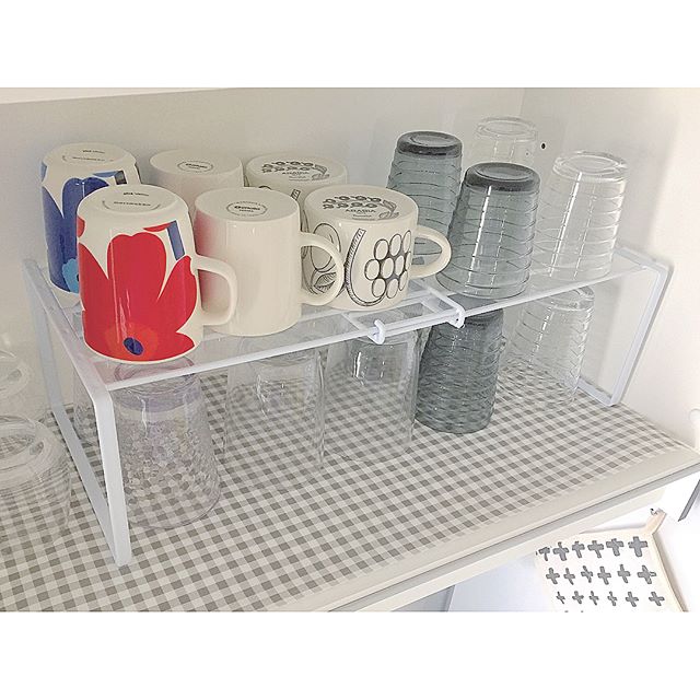 シンク下の食器収納アイデア16選 食器棚を置けない一人暮らしでも便利 Folk