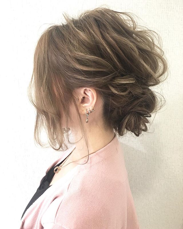 お呼ばれヘアにピッタリなふんわりおだんご