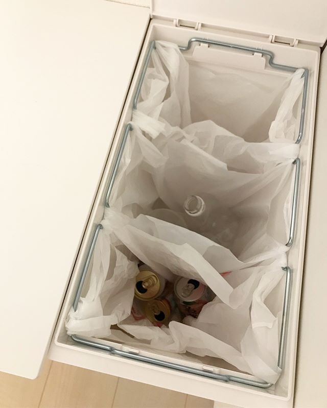 ゴミ箱をビニール袋で仕切って使うアイデア