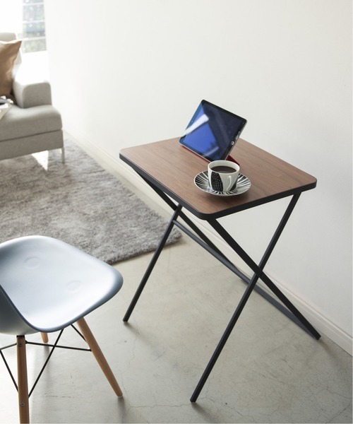 TOWER HOLDING TABLE