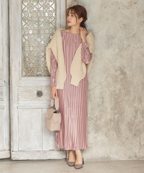 ロングスリーブプリーツサテンワンピース