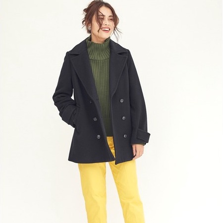 黄色のパンツに合う冬コーデ21選 大人見えが叶うおしゃれな組み合わせって Folk