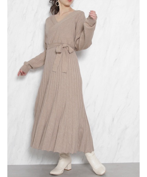 ベージュワンピースのコーデ特集 大人女子が着こなす万能アイテムをご紹介 Folk