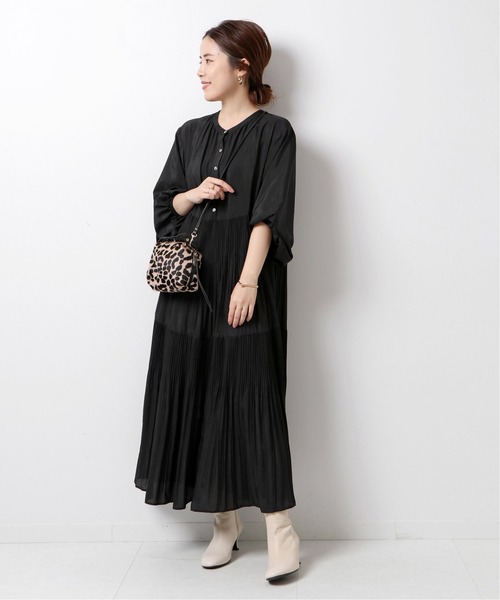 冬のお出かけスタイルに頼れる1枚はコレ シックに華やぐブラックワンピース Folk