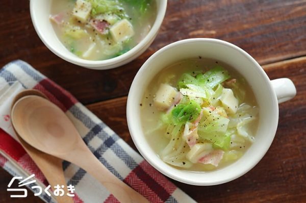 キャベツとベーコンとチーズの美味しいスープ