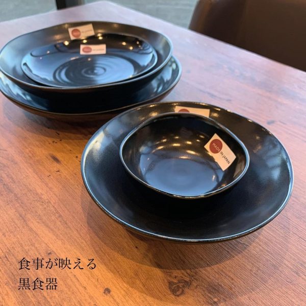 3COINSの黒い食器