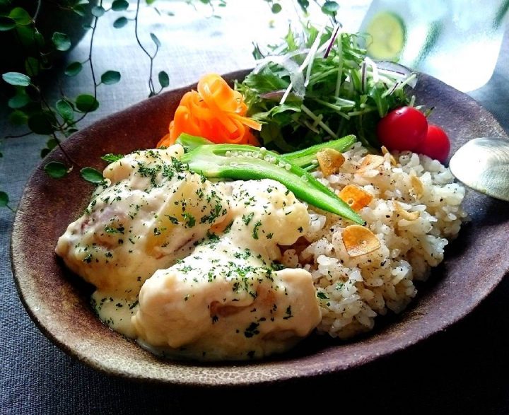 メイン料理で人気！美味しい鶏肉のクリーム煮