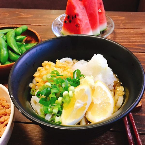 レモンでいただくぶっかけ冷やしうどん