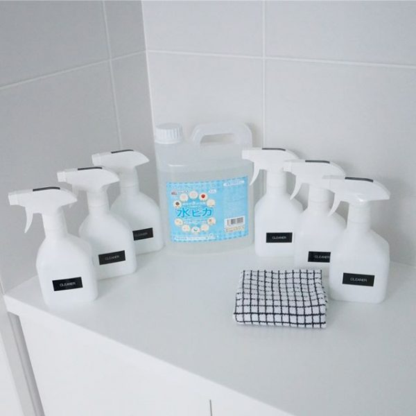 スプレーボトル