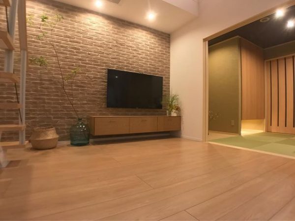 壁×テレビボードのワントーン部屋