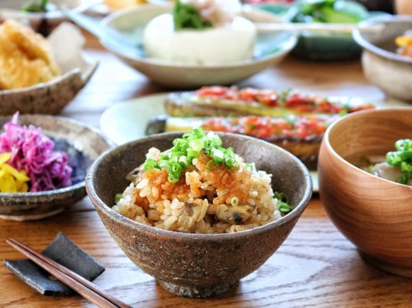 人気の春料理！あさりとごぼうのご飯