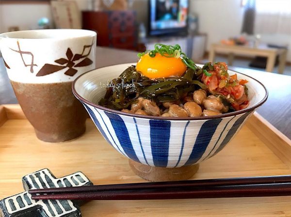 おすすめアレンジの納豆めかぶキムチ丼