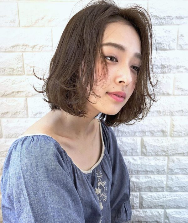 上品な雰囲気の春の暗めヘアカラー