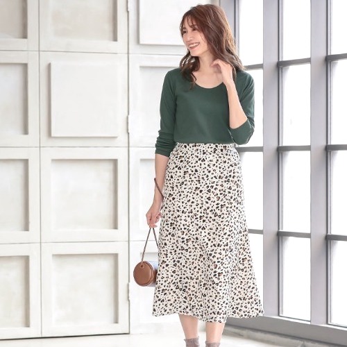 大人の春コーデにヒョウ柄スカート 組み合わせ次第できれいめ カジュアルにも Folk