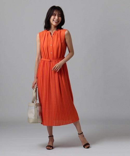 タイトワンピースをカジュアルに着こなす 21 大人コーデの上手な作り方 Folk