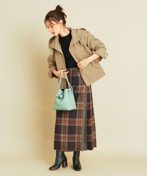 マウンテンパーカーのきれいめコーデ 21 大人女性の人気色の着こなしてテク Folk