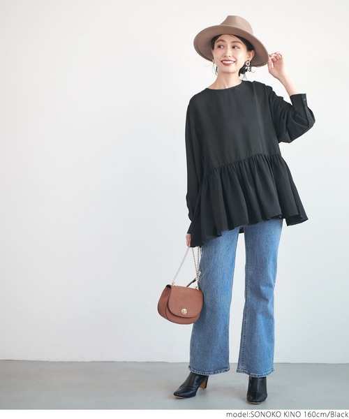 21年の春コーデは黒ブラウスで大人可愛く オフィスにも使える着こなしのコツ Folk 21年の春コーデは黒ブラウスで大人可愛く オフィスにも使える着こなしのコツ Folk
