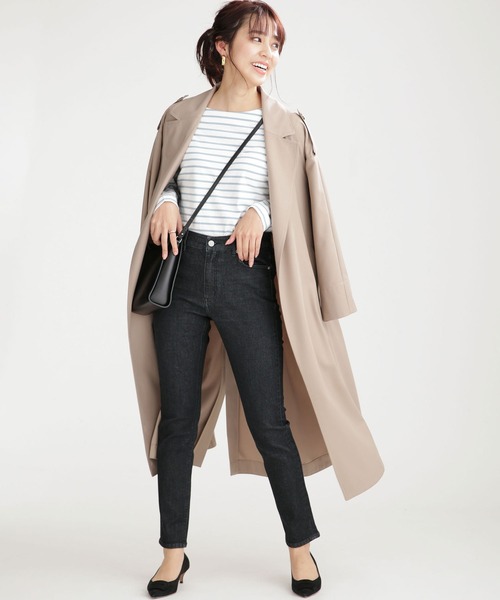 トレンチコート×スキニーデニムパンツ