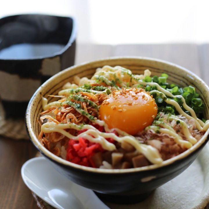 朝から元気！お好み焼き風卵かけご飯