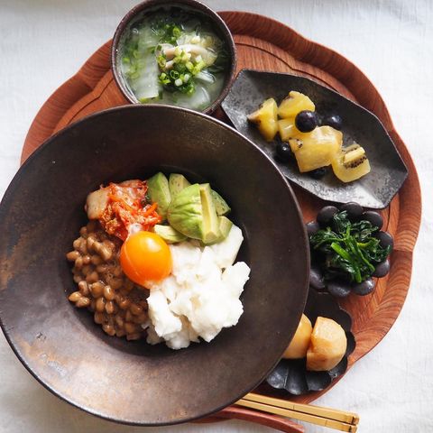 あっさり味のアボカド納豆丼