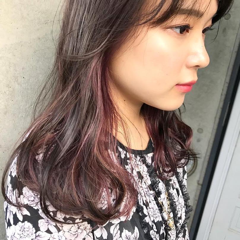 紫のインナーカラーでさりげなくお洒落に 人気色を自分らしく取り入れよう Folk