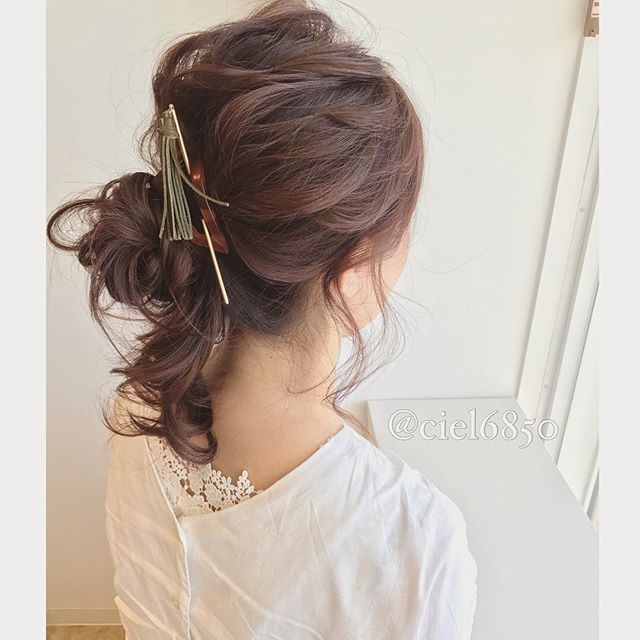 ヘアアクセサリーに頼る！簡単アップスタイル