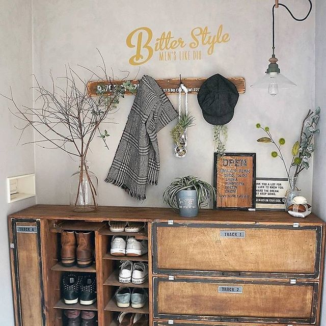 幸運を招く木製の靴箱