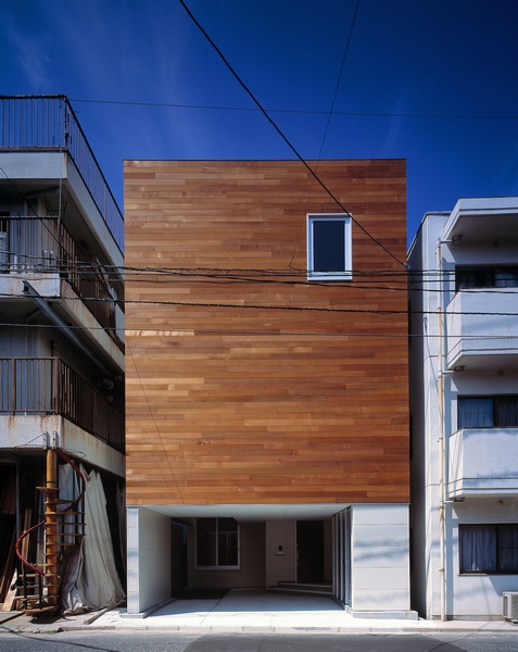 木目と白のコントラストが美しい和モダンな外観住居