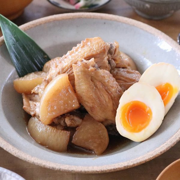 味が染み込んで美味しい！手羽と大根の照り煮