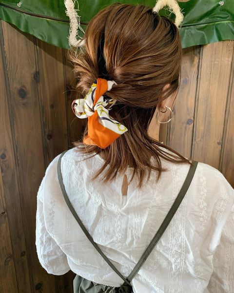 メガネに似合う簡単ヘアアレンジまとめ まとめ髪にも抜け感をプラス Folk