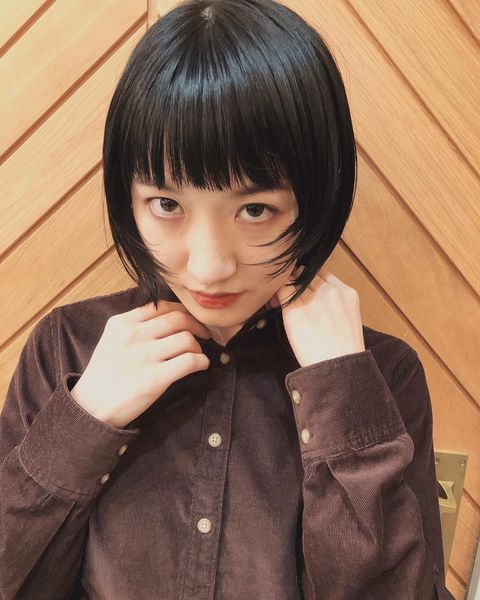 前髪ぱっつん 黒髪ボブ特集 幼くならずに大人の魅力を引き出すお手本ヘアをご紹介 Folk