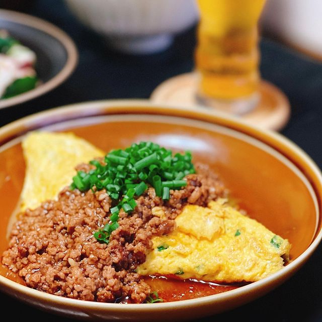 肉味噌がけオムレツ
