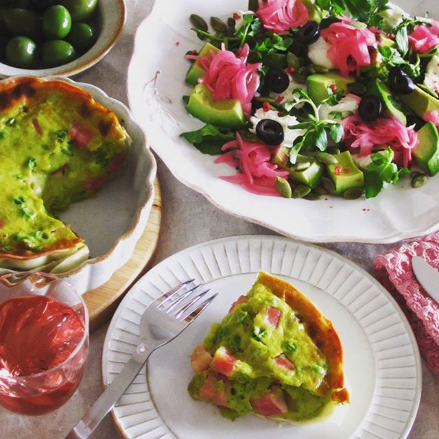 色鮮やかなグリーンキッシュグラタン