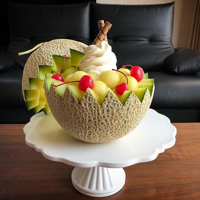 豪華!アイスのせメロンボウルポンチレシピ