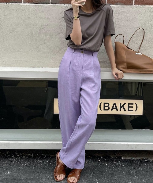 スラックスパンツの大人お洒落な着こなし方 21年のレディースコーデ見本集 Folk