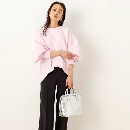 黒フレアパンツの季節別コーデ 21 美脚見えアイテムのお洒落な着こなし方 Folk