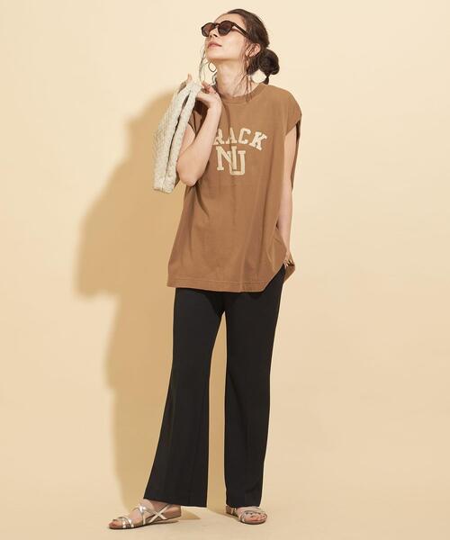 黒フレアパンツ 夏コーデのコツって おしゃれに差をつける大人の着こなし術をご紹介 Folk