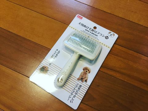 ソフトタイプの犬用抜け毛取りブラシ