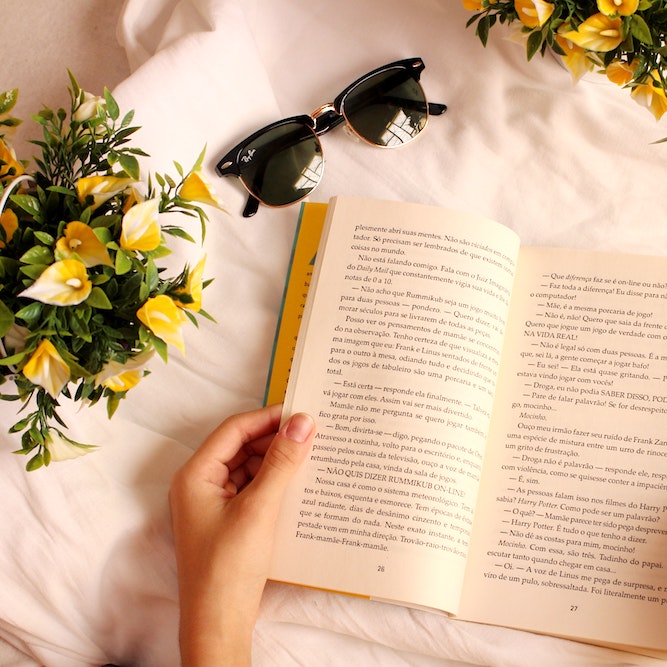 大切な日にプレゼントする本を集めました 相手が喜ぶおしゃれな人気タイトルをご紹介 Folk