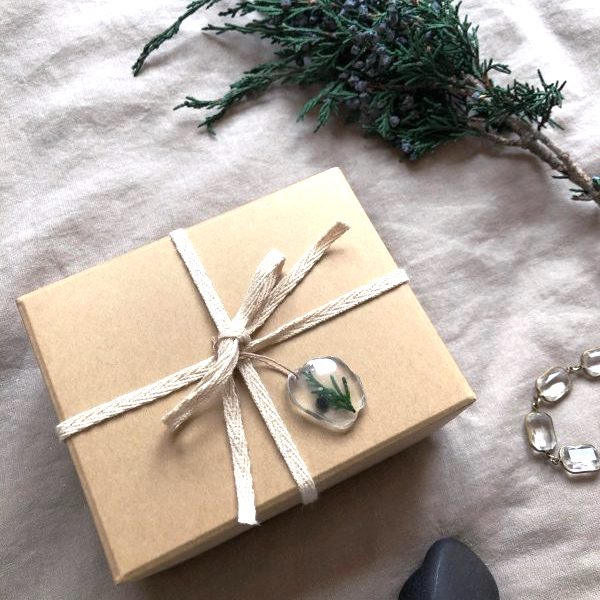 Uvレジンの作品アイデア15選 簡単おしゃれな小物からアクセサリーまで Michill ミチル