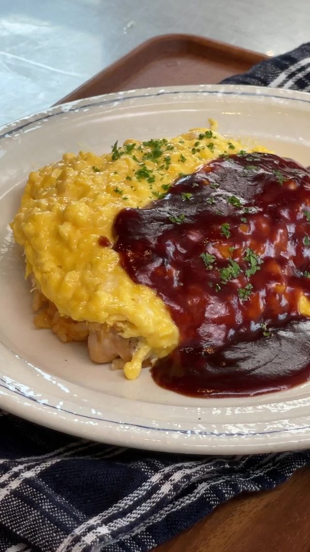 王道の人気料理!トロふわオムライスのレシピ