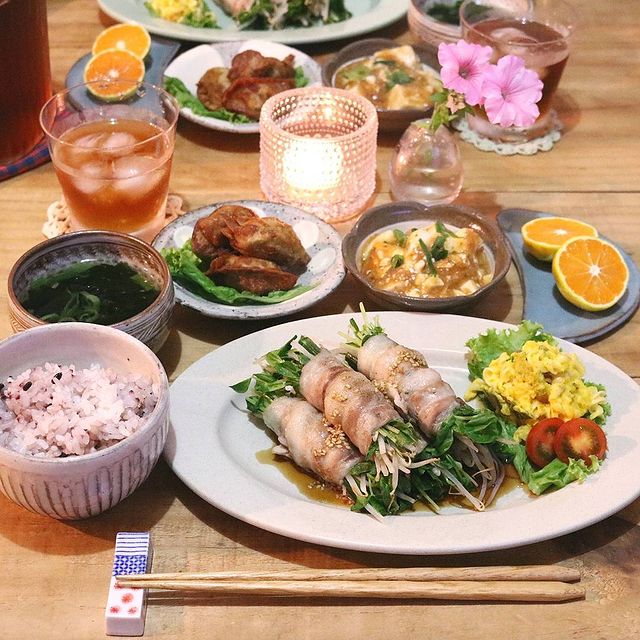 人気レシピ!もやしと豆苗の豚巻きレンジ蒸し