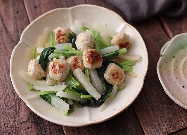 味付けさっぱり！鶏団子と大根の旨だし煮